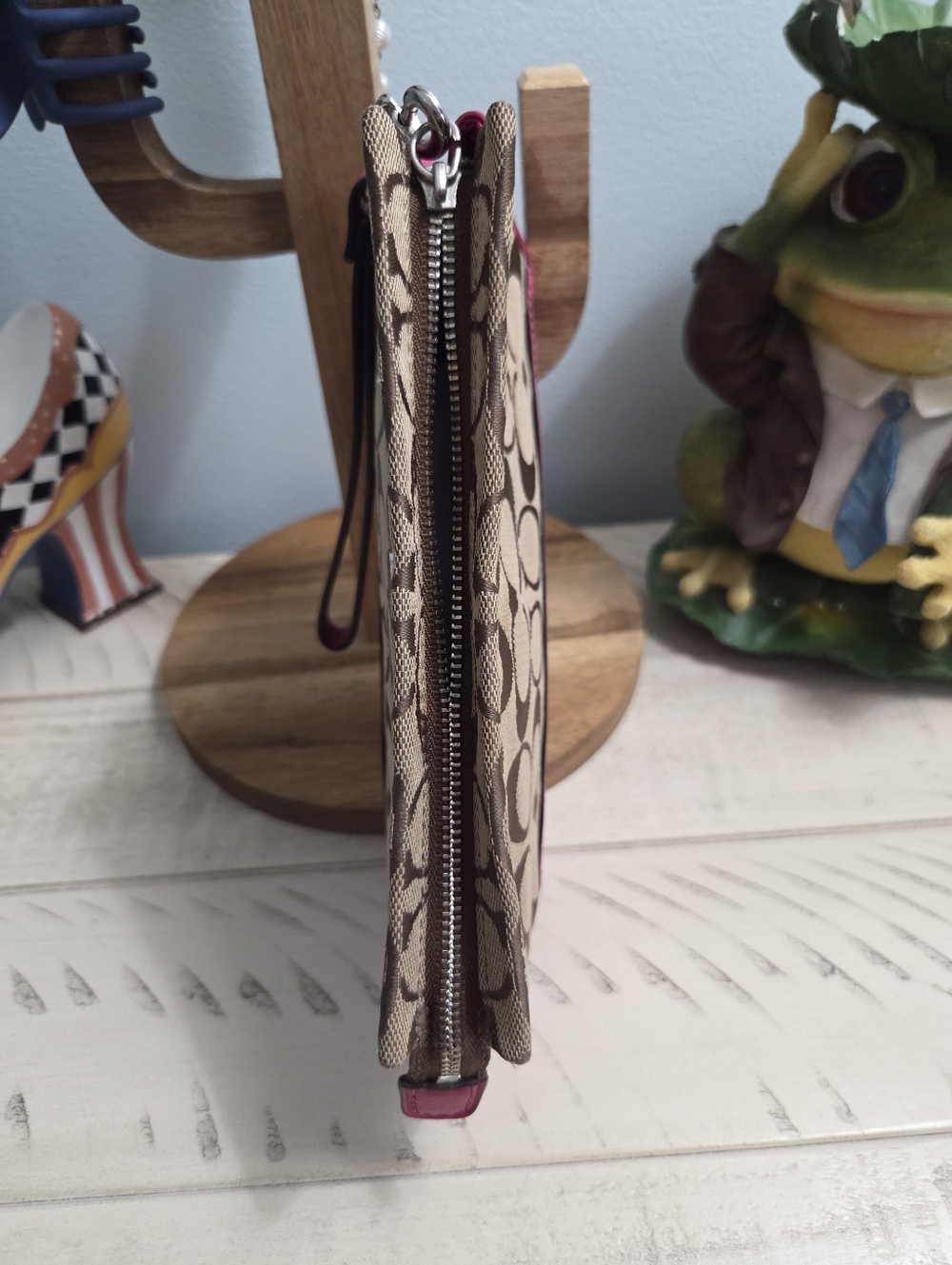 Coach Brown Signature Canvas with Hot Pink Leather Wristlet Clutch,EUC - Picture 14 of 14